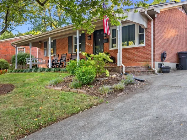 1044 Elmendorf Dr, Lexington, KY 40517