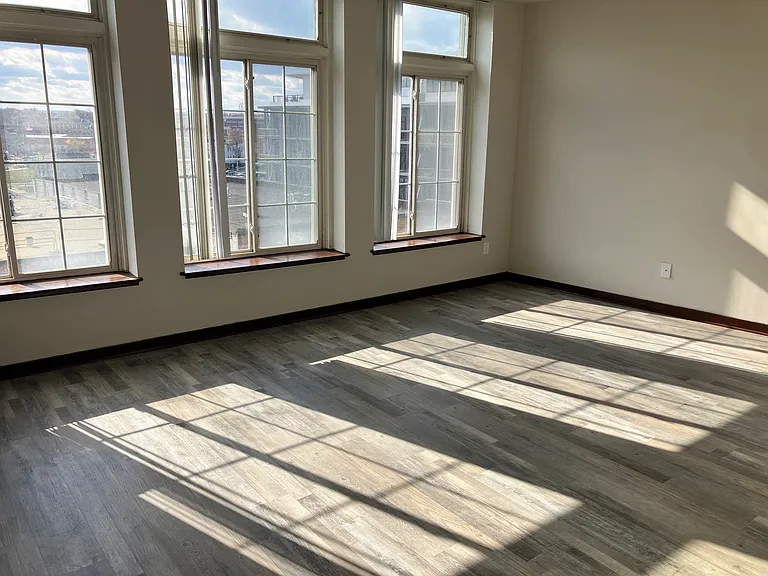 Barney Square Apartments — Photo 22