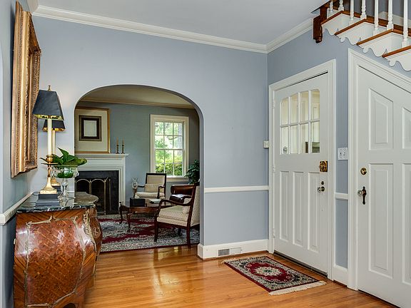 3rd image of 2541 Selwyn Ave