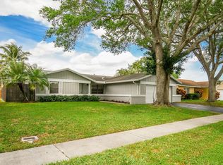 9519 Saddlebrook Dr, Boca Raton, FL 33496