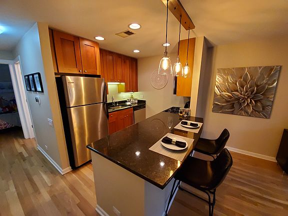 4th image of 2039 N Larrabee St #A1