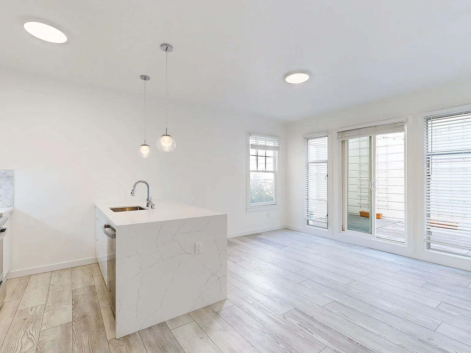 Spacious 3BR/1.5BA Marina Apartment with In-Unit Laundry — Photo 4