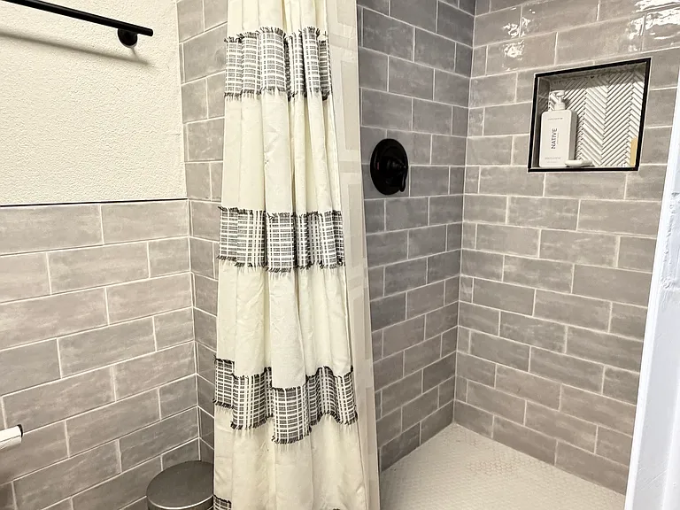 Basement ensuite shower