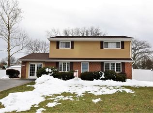 3 Darrow Ct, Kendall Park, NJ 08824