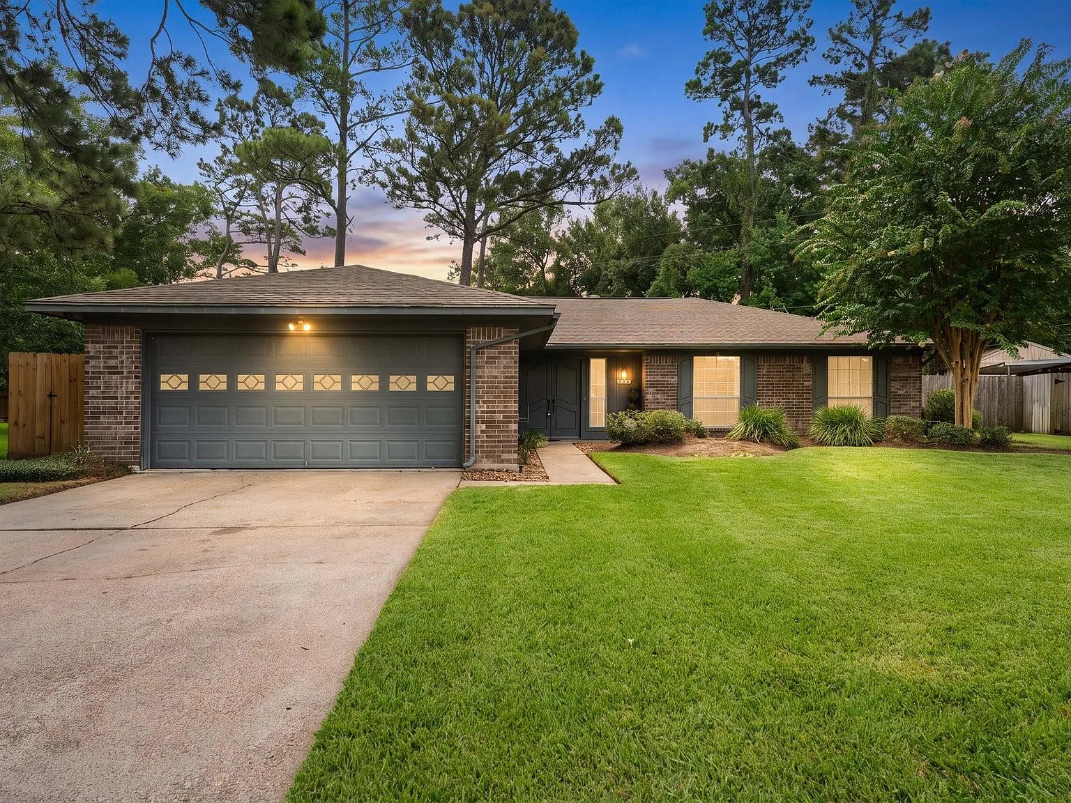 4 bed, 2.0 bath, 1794 sqft, $2,200 — Photo 2