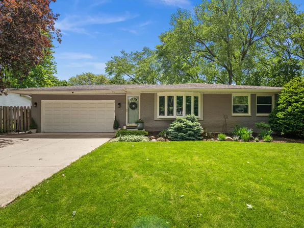 1515 Jewel Ave, St Charles, IL 60174