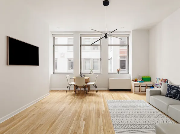 252 7th Avenue image 1 of 6