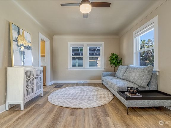 3rd image of 208 S 8th Avenue