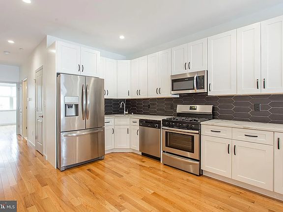 3rd image of 1628 N Marshall St #B