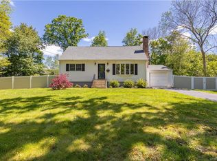 10 Kirschner Dr, West Nyack, NY 10994