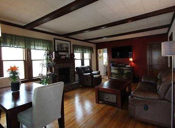 3rd image of 623 15th Ave N