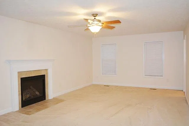 3 bed, 2.5 bath, 2470 sqft, $2,000 — Photo 2
