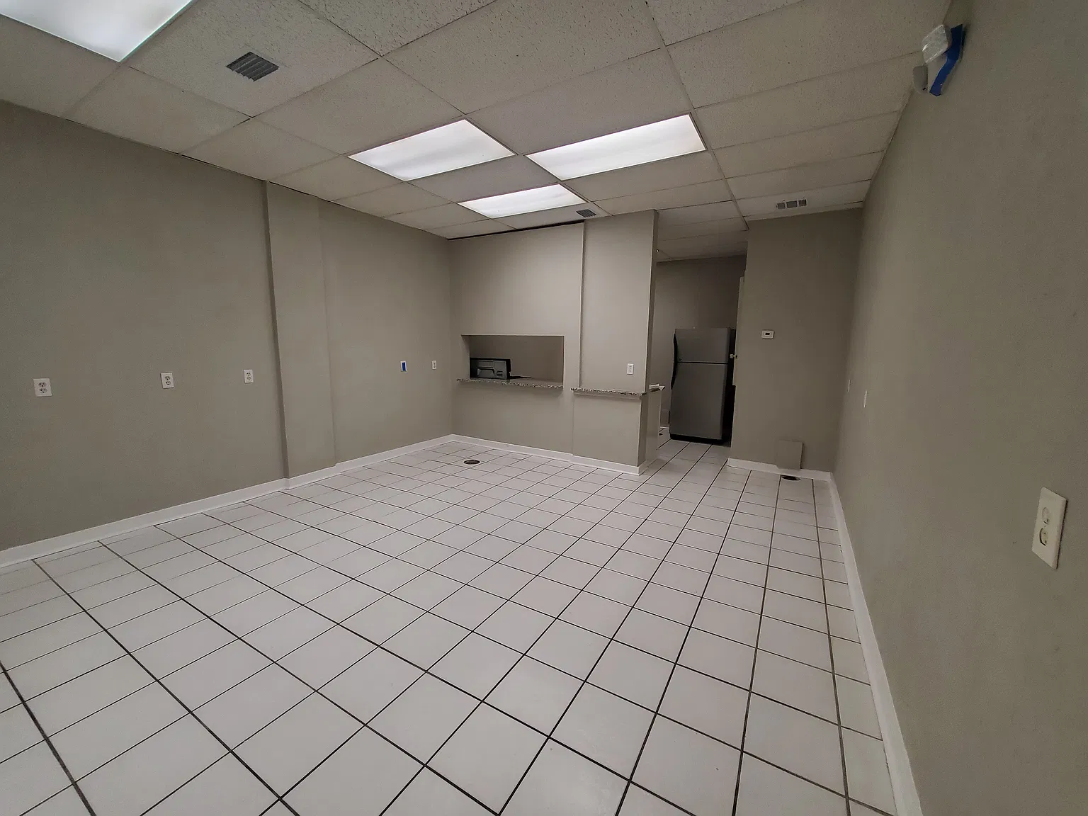 Studio, 750 sqft, $1,200 — Photo 3