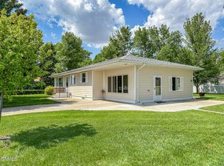 320 4th St SW, Steele, ND 58482