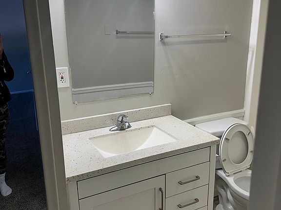 2nd image of 2716 Packard St #1B-1Ba-725Sqft