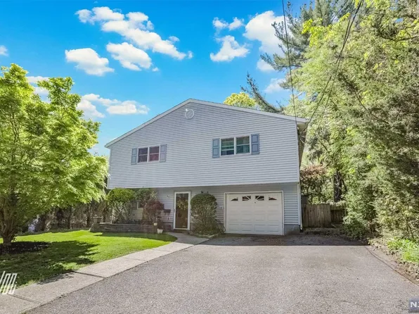 85 Hardenburgh Ave, Demarest, NJ 07627