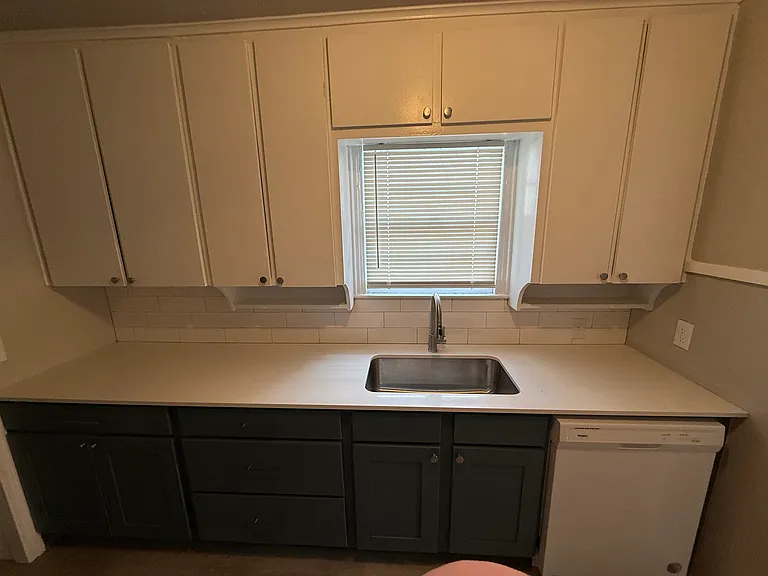 400 W Johnson St — Photo 7