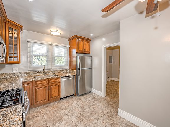 5th image of 10645 Lynrose St