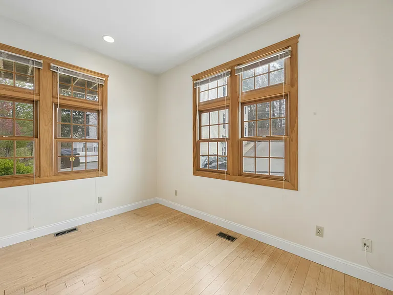 136 Main St #R — Photo 8