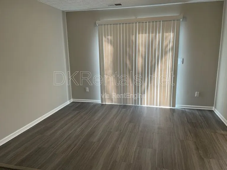 1092 Dassow Ct — Photo 6