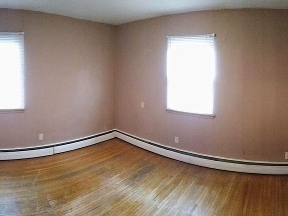 5th image of 905 White Bear Ave N #1