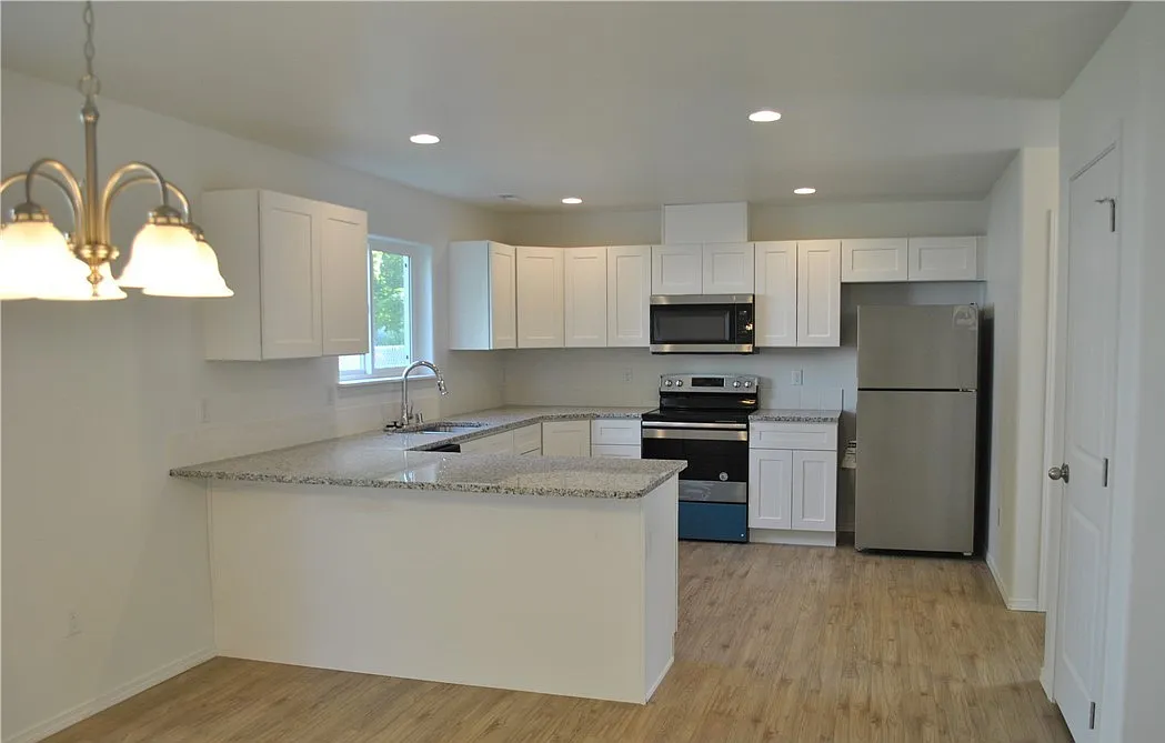 3 bed, 2.5 bath, 1495 sqft, $1,450 — Photo 3