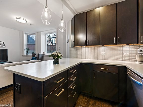 4th image of 1927 N Honore St APT 1A