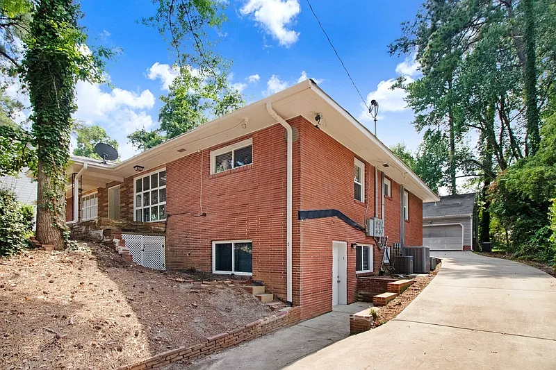 1 bed, 1.0 bath, $1,350 — Photo 2