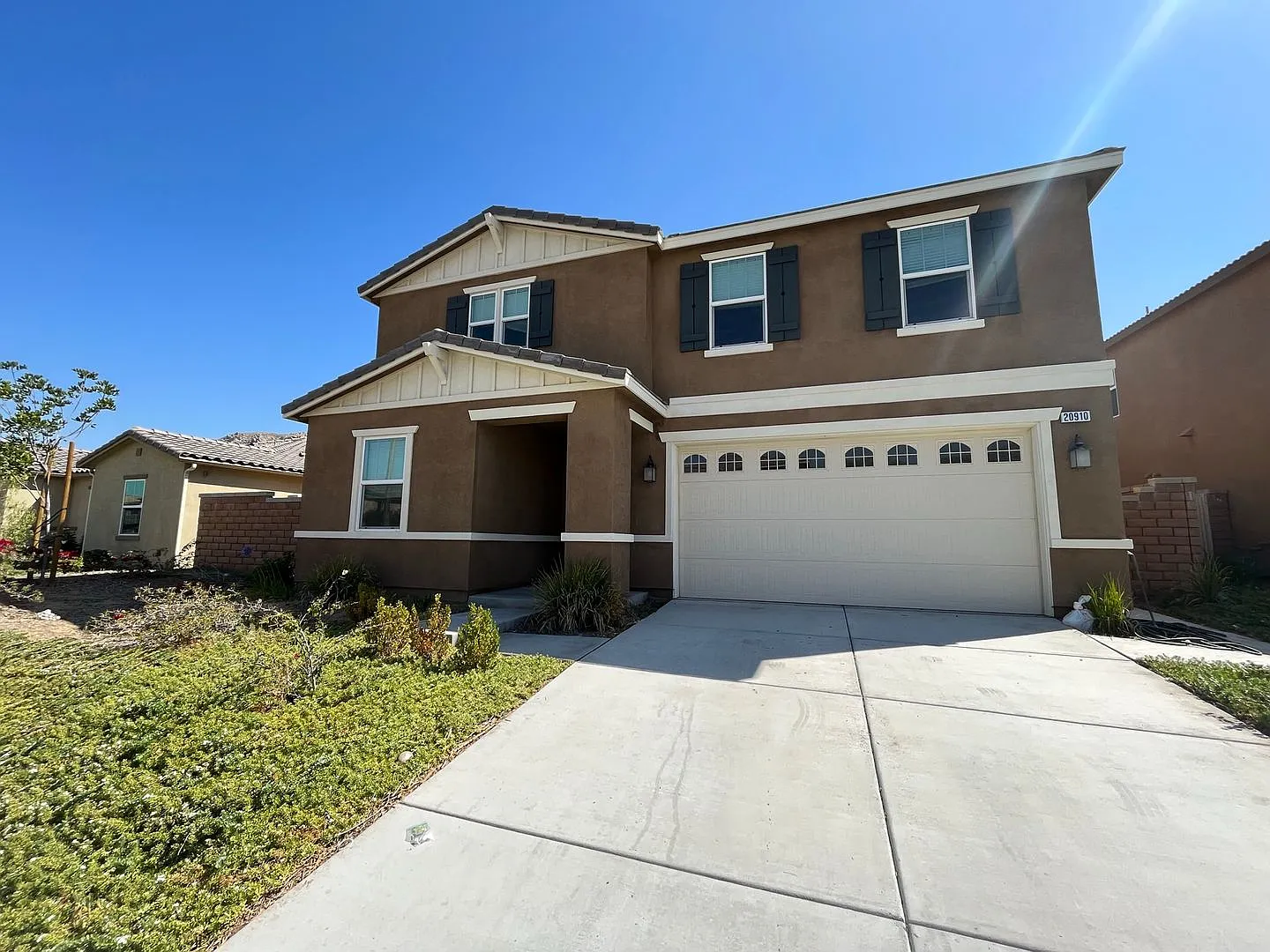 Riverside - Spring Mountain Ranch Area - 4+3 Available! — Photo 1