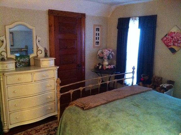 Bedroom for rent photo 2
