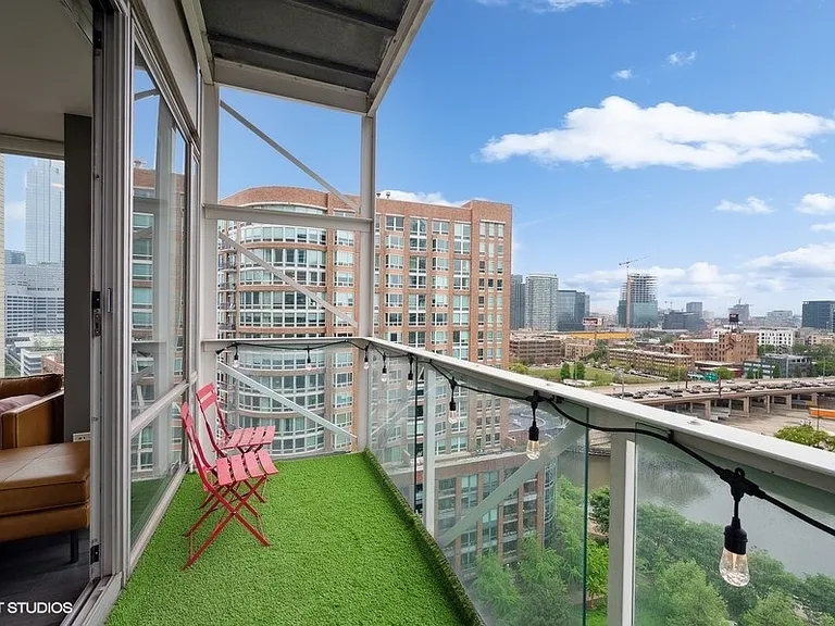 653 N Kingsbury St #1401 — Photo 20