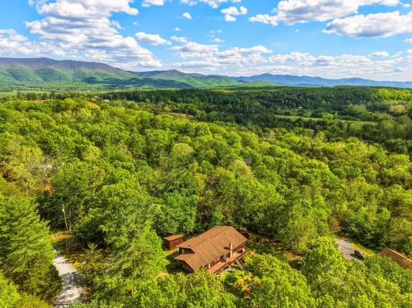 455 Woodside Dr, Rileyville, VA 22650