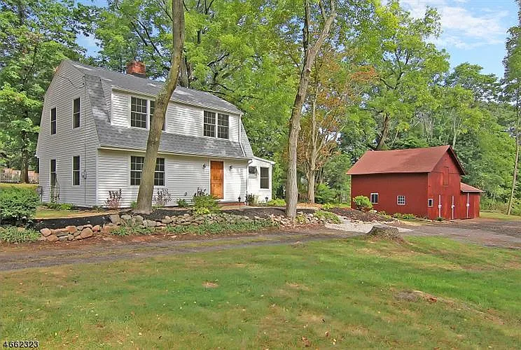 189 N Finley Ave photo 1