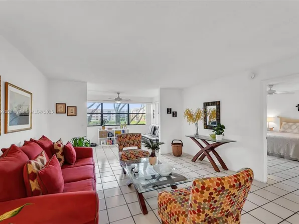 10451 Sunrise Lakes Blvd APT 205, Sunrise, FL 33322