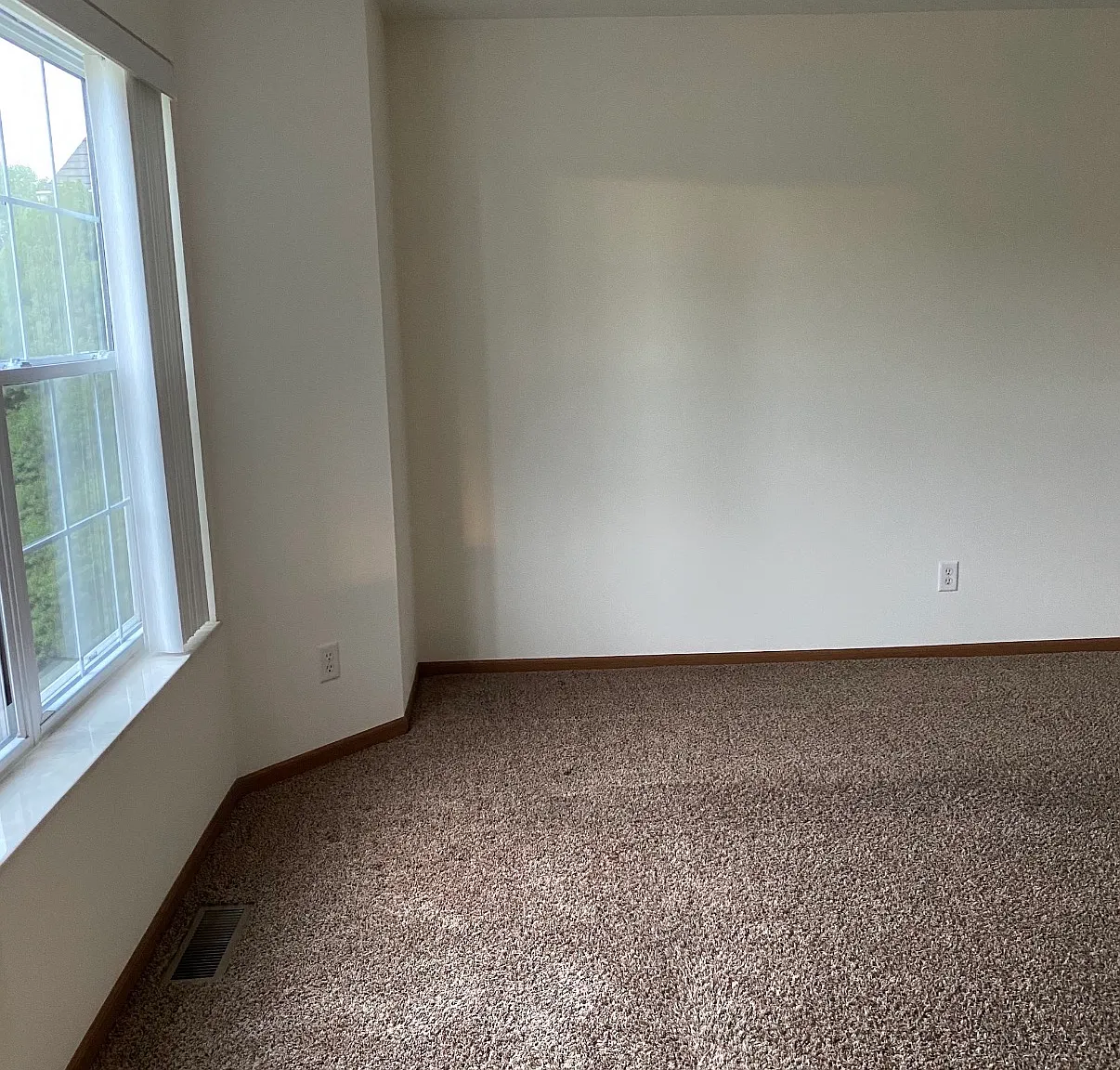 2 bed, 1.5 bath, 1000 sqft, $1,295 — Photo 2