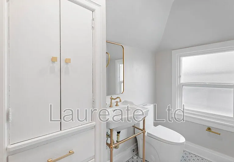 1058 N Pearl St #4 — Photo 16