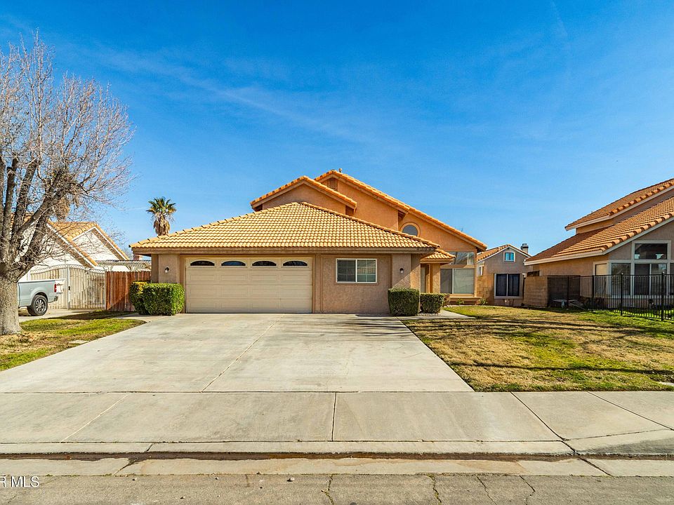 1st image of 43742 Rialto Dr