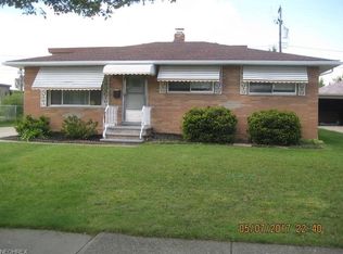 5830 W Glenn Dr, Maple Heights, OH