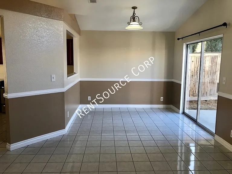 37051 Boxleaf Rd — Photo 4