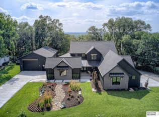 2100 Skyline Dr, Elkhorn, NE 68022