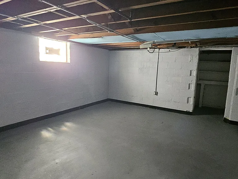 1327 Lincoln St — Photo 9
