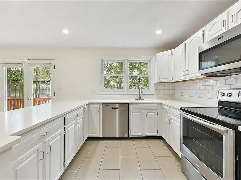 1045 Washington St #2 — Photo 10