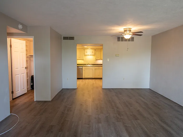 4511 Forest Ln — Photo 5