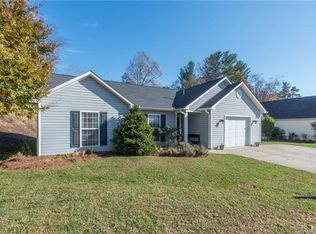 21 Yadkin Rd, Fletcher, NC 28732