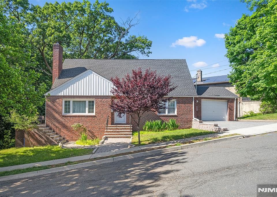 1st image of 553 Ray Ave