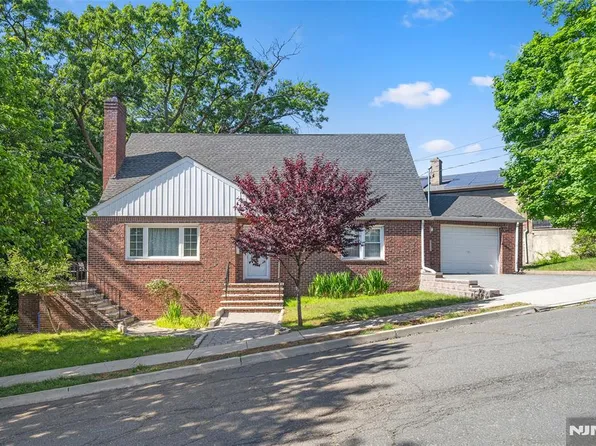 553 Ray Ave, Ridgefield, NJ 07657