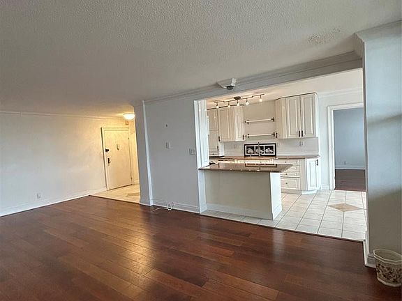 5th image of 2200 Central Rd #9W