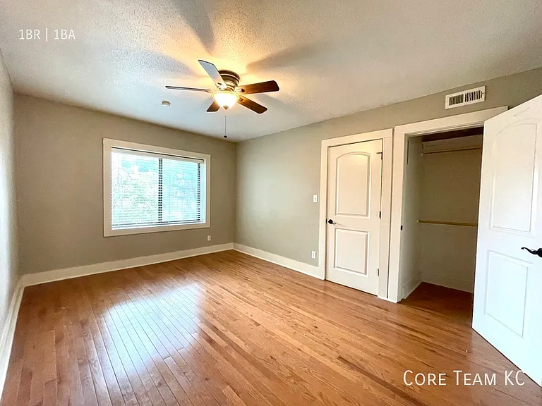4328 Roanoke Pkwy #202 — Photo 8