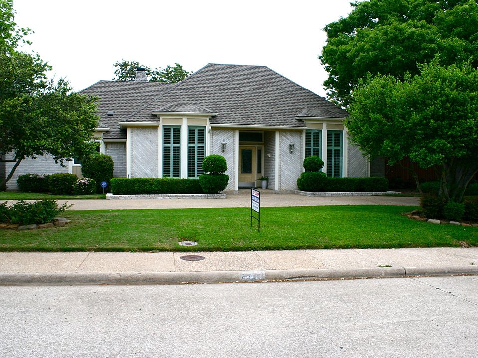 Beautiful Tree-Lined Drive Up