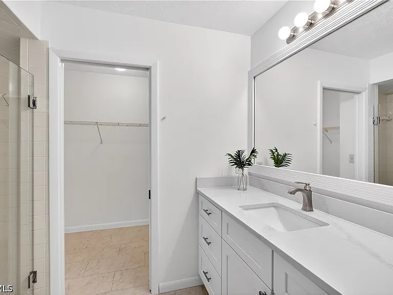 3916 SE 11th Pl #503 — Photo 9